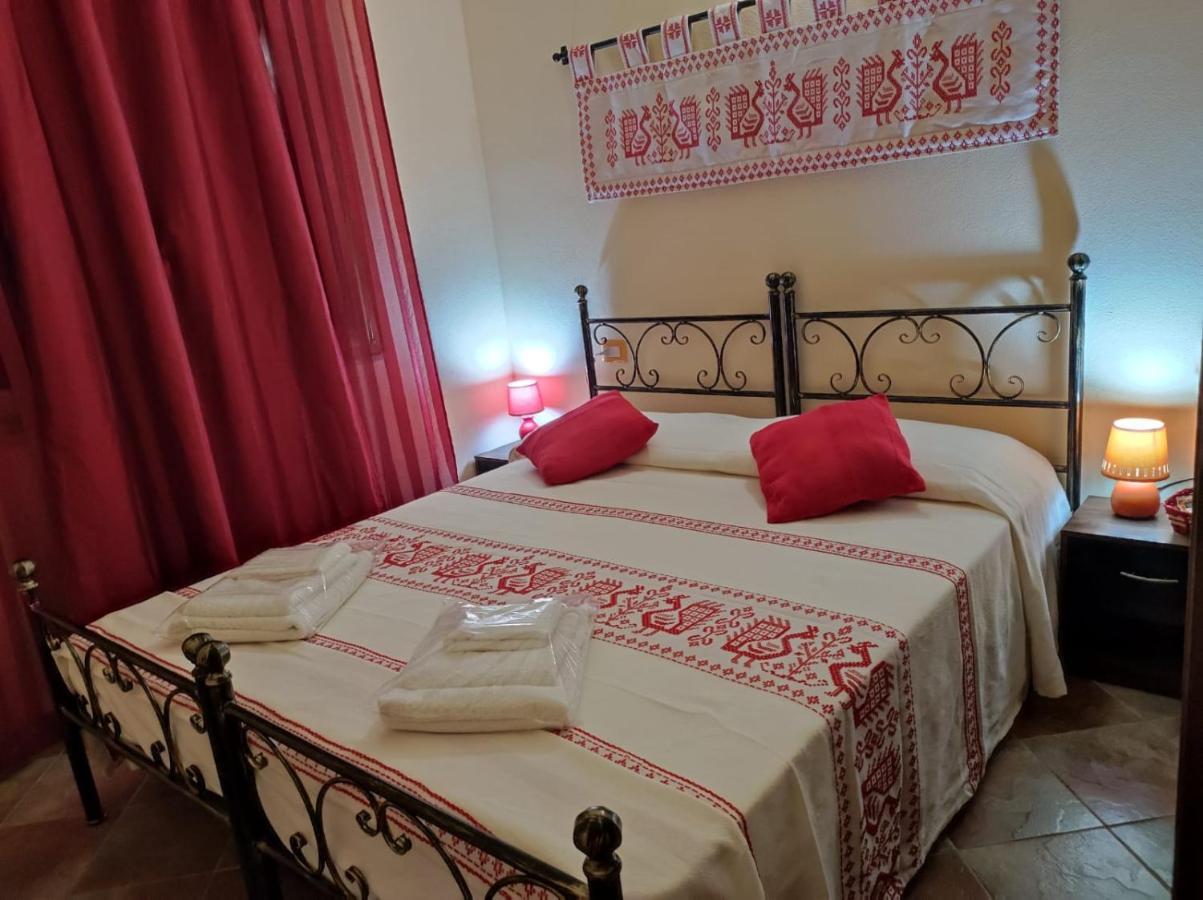 Donna Violante Porto Corallo Affittacamere Вилапуцу Екстериор снимка